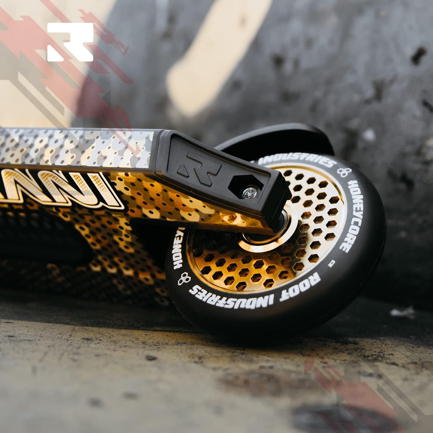 ROOT INDUSTRIES Invictus 2 Pro Scooter Black/Gold Rush